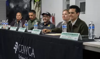 Diputado Eligio Valencia L�pez, autoridades y empresa Baja Gas & Oil acuerdan re