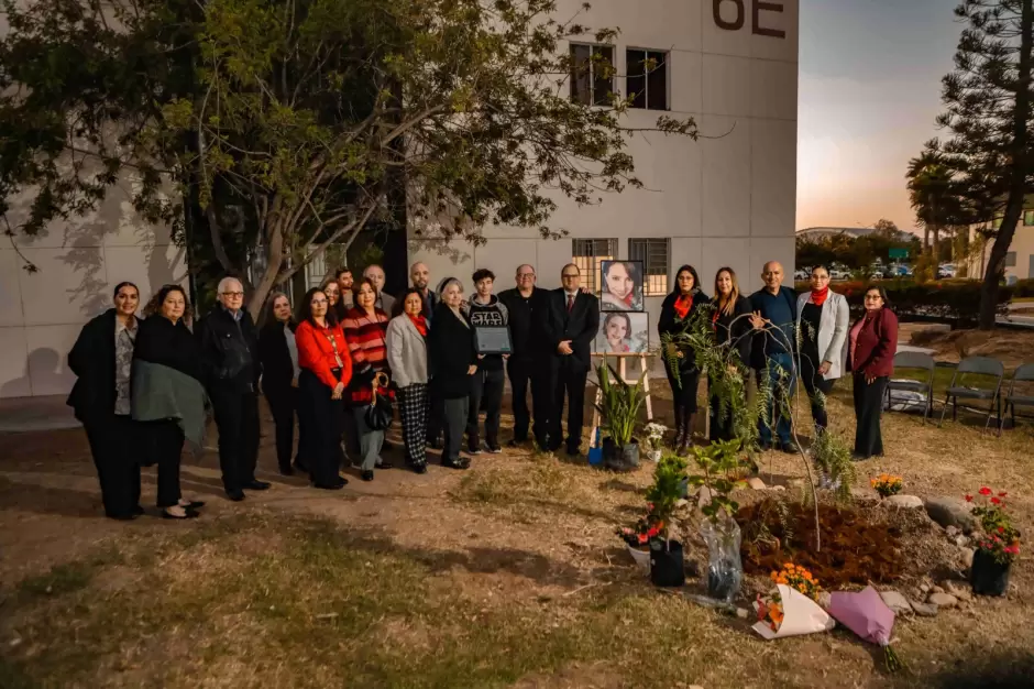 Plantan un �rbol en Memoria de Ana Velia Guzm�n y Maldonado en la UABC