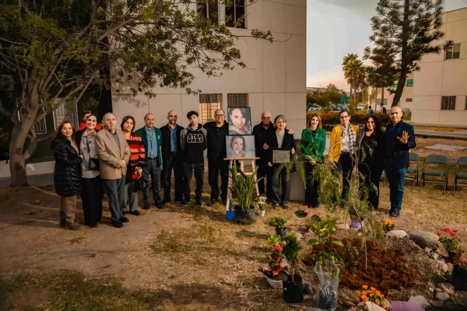 Plantan un �rbol en Memoria de Ana Velia Guzm�n y Maldonado en la UABC