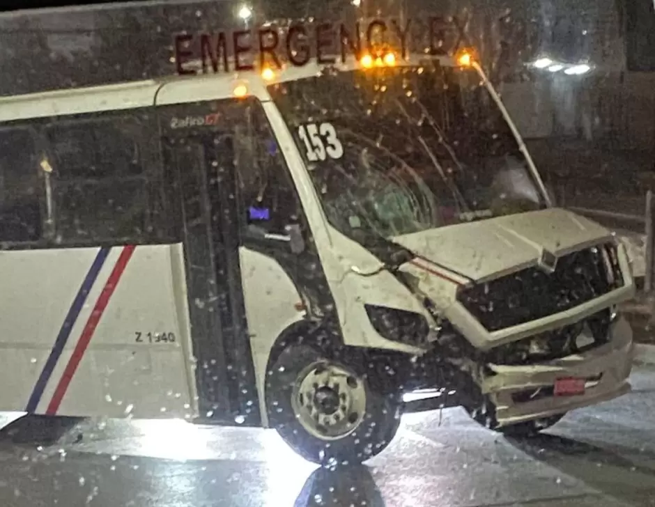 Accidente entre transporte p�blico y autob�s de personal dej� lesionados en Mariano Matamoros