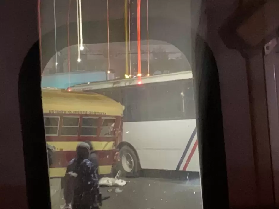 Accidente entre transporte p�blico y autob�s de personal dej� lesionados en Mariano Matamoros