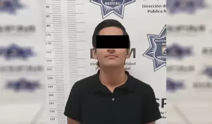 Detienen a un hombre por conducir un veh�culo con reporte de robo en la carreter