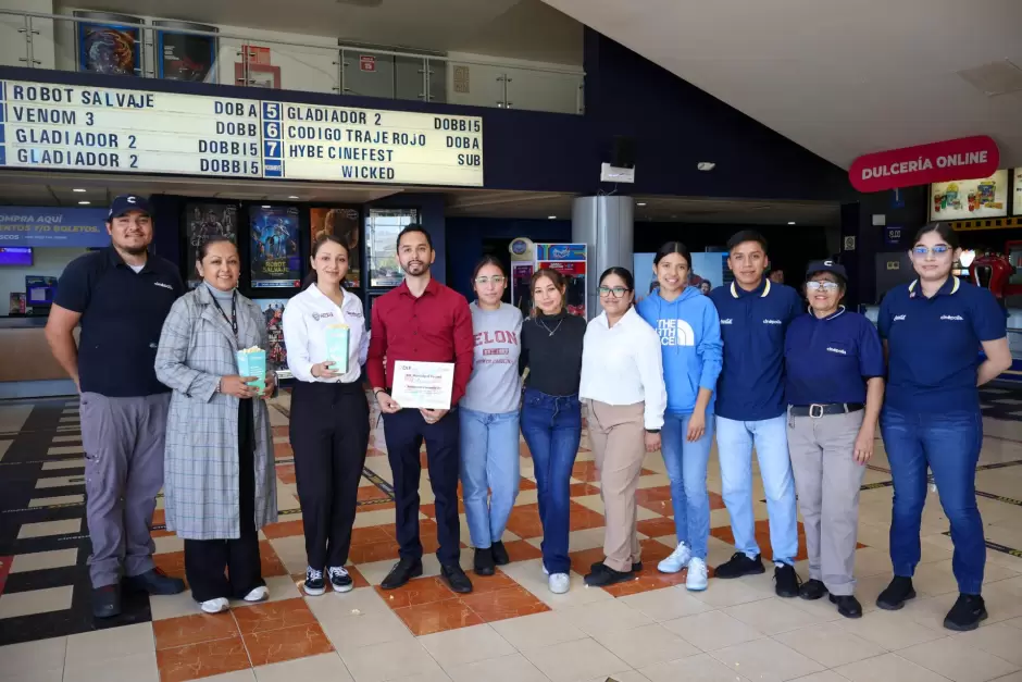 Llevan DIF Tecate y Fundaci�n Cin�polis al cine a 600 ni�as y ni�os