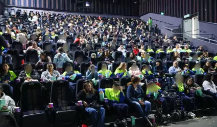 Llevan DIF Tecate y Fundaci�n Cin�polis al cine a 600 ni�as y ni�os
