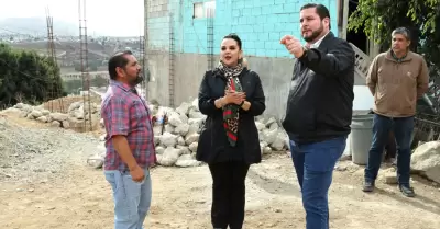 Recorre alcalde Ismael Burgue�o calles de la Delegaci�n Otay