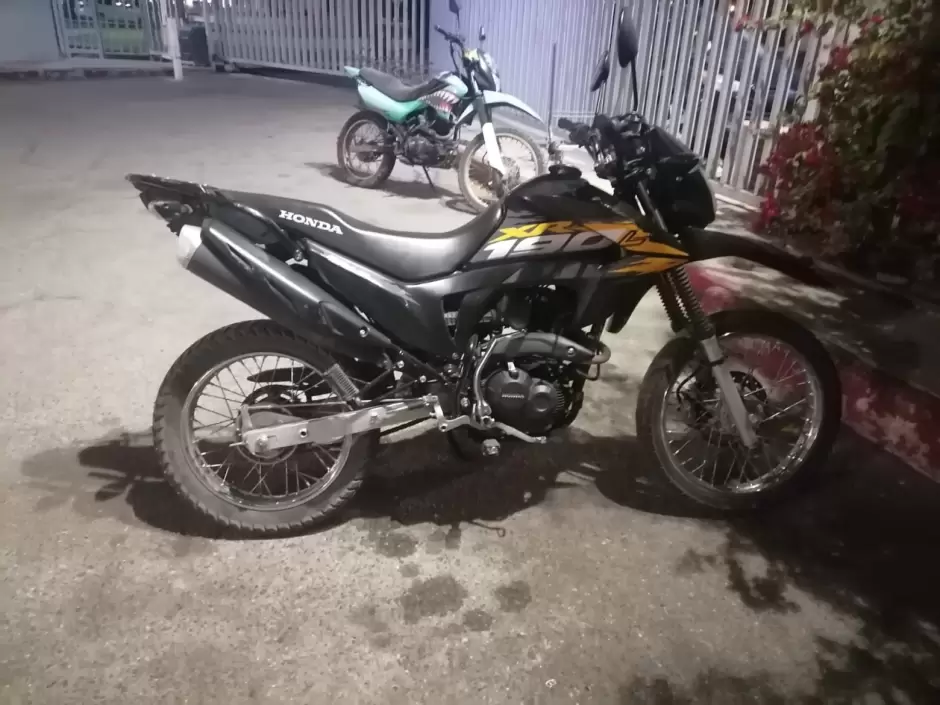 Detienen a un hombre por portaci�n de arma prohibida; relacionado con robos violentos