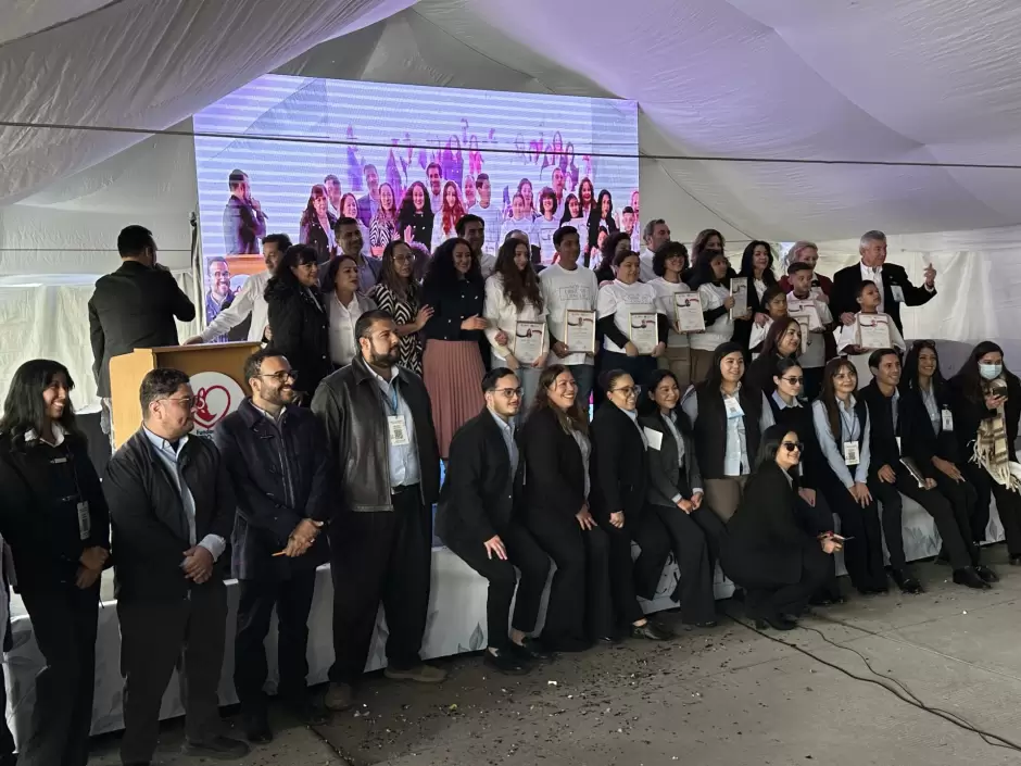 125 ni�os celebran su triunfo contra el c�ncer