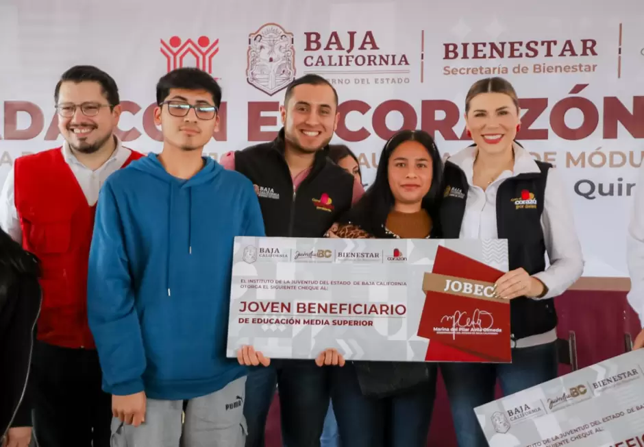 Invita gobernadora Marina del Pilar a las y los j�venes a recibir su beca JOBEC