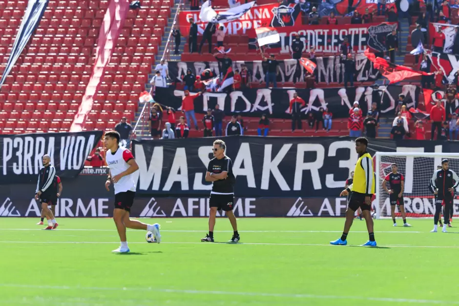 Afici�n Xoloitzcuintle apoy� a su equipo en el entrenamiento rojinegro