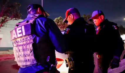 Polic�a Municipal AEI Policia policiaca detenido esposas