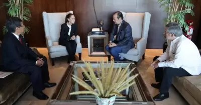 Presidenta Claudia Sheinbaum se re�ne con canciller de Panam� rumbo a la cumbre 