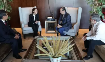 Presidenta Claudia Sheinbaum se re�ne con canciller de Panam� rumbo a la cumbre 