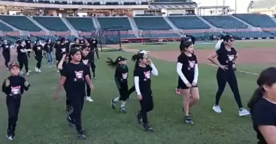 Cl�nica de Beisbol Mujeres en el Diamante