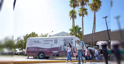 Llevan Centros de Salud M�viles servicios m�dicos y vacunas de temporada gratuit