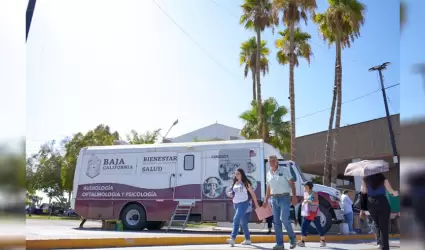 Llevan Centros de Salud M�viles servicios m�dicos y vacunas de temporada gratuit