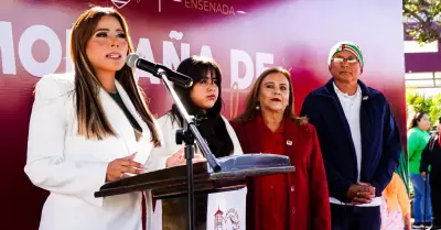 Da alcaldesa Claudia Agat�n arranque a la Colecta Anual "Monta�a de Juguetes"