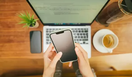 Computadora Port�til y tel�fono