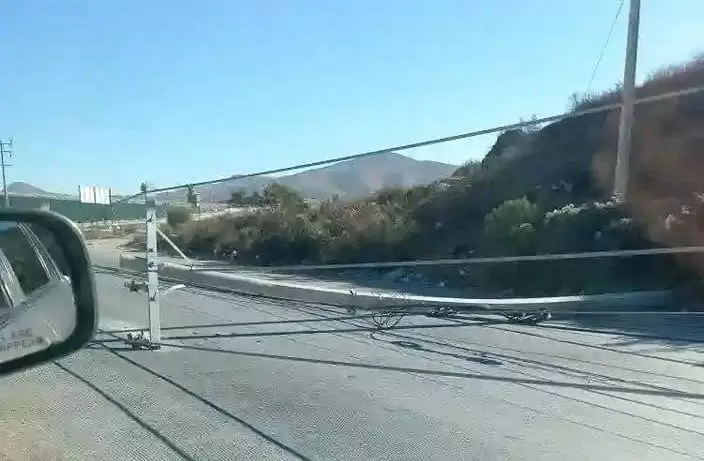 Reportaron postes ca�dos en el bulevar 2000 hacia La Presa