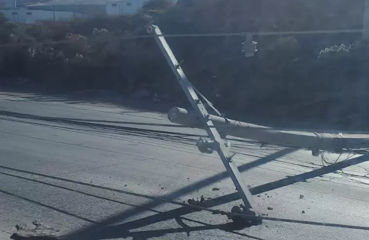 Reportaron postes ca�dos en el bulevar 2000 hacia La Presa