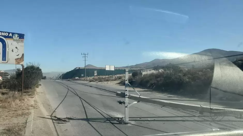 Reportaron postes ca�dos en el bulevar 2000 hacia La Presa