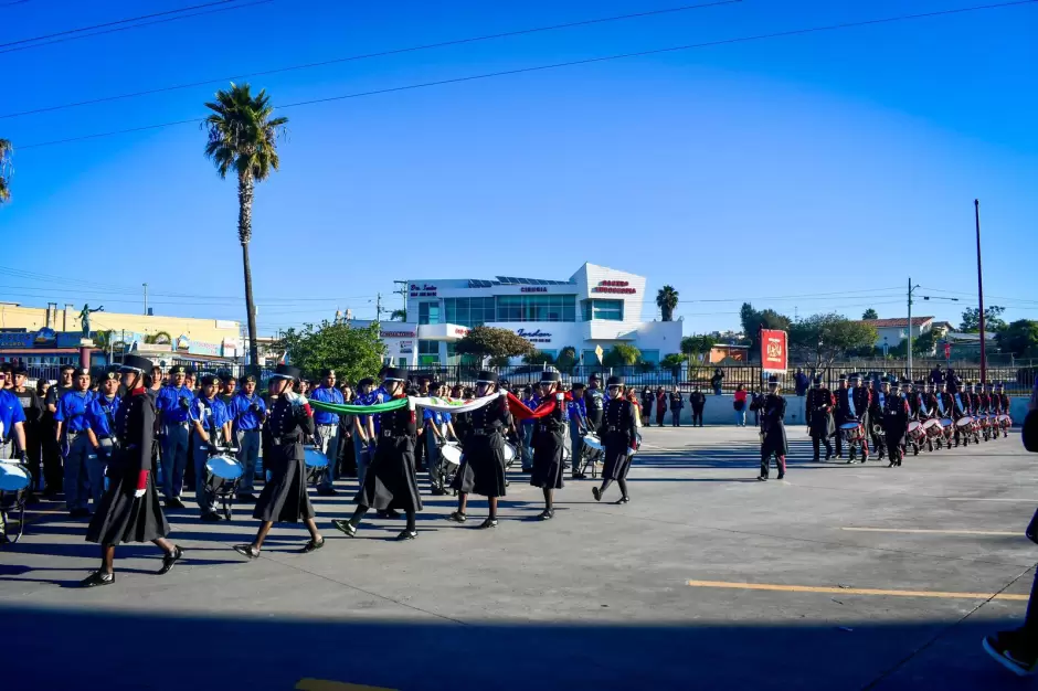 Encabeza presidenta Roc�o Adame izamiento de bandera y desfile c�vico por el 114 aniversario de la Revoluci�n Mexicana