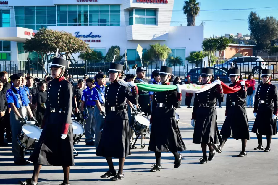 Encabeza presidenta Roc�o Adame izamiento de bandera y desfile c�vico por el 114 aniversario de la Revoluci�n Mexicana