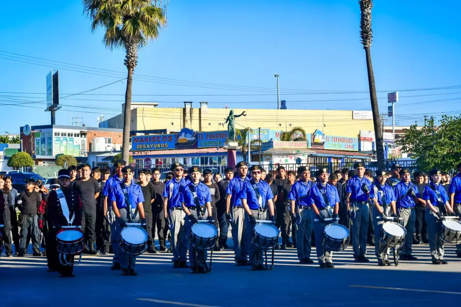 Encabeza presidenta Roc�o Adame izamiento de bandera y desfile c�vico por el 114 aniversario de la Revoluci�n Mexicana