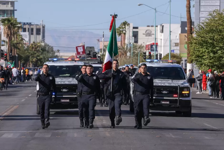 Desfile c�vico-militar en Mexicali por el 114 aniversario de la Revoluci�n Mexicana