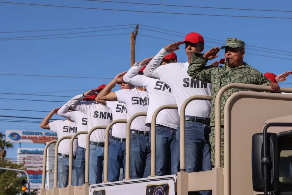 Desfile c�vico-militar en Mexicali por el 114 aniversario de la Revoluci�n Mexicana