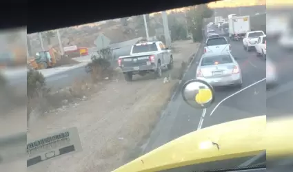 Acusan a patrulla municipal de circular por camell�n en el Bulevar 2000