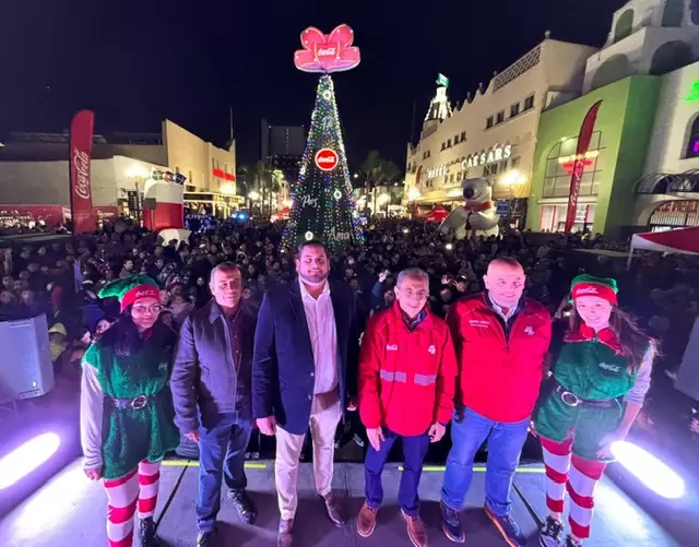 Encienden Arbol en Centro Hist�rico de Tijuana