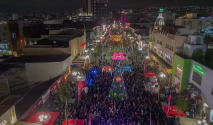 Encienden Arbol en Centro Hist�rico de Tijuana