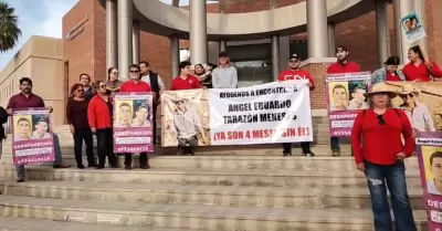 Mnaifestaci�n frente a la FGJE