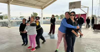 Taller de defensa personal en la comunidad �ngeles de Puebla de Mexicali