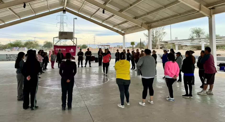 Taller de defensa personal en la comunidad �ngeles de Puebla de Mexicali