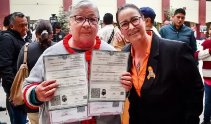 Presidenta municipal Roc�o Adame entrega m�s de 600 actas de nacimiento del prog