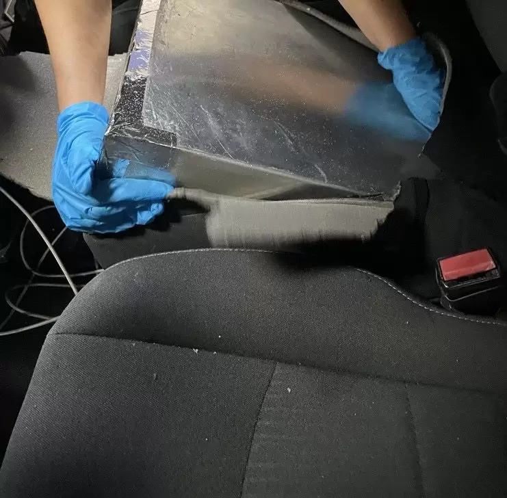 Descubren fentanilo y coca�na dentro de los asientos de veh�culos