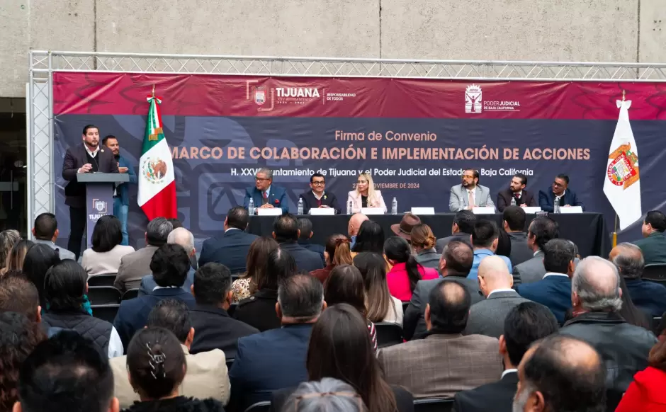 Pactan convenio de colaboraci�n Ismael Burgue�o y Alejandro Fragozo