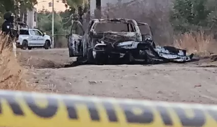 Auto incendiado en Culiac�n