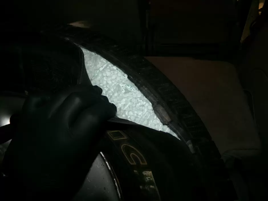 Narc�ticos ocultos en el compartimiento de un veh�culo