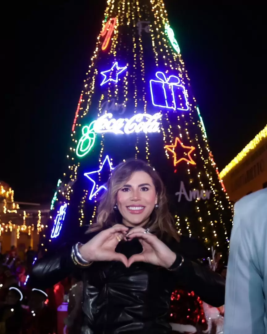Participa gobernadora Marina del Pilar en tradicional encendido de �rbol Coca-Cola