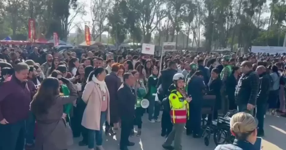 Evacuaci�n de trabajadores y usuarios del Palacio Municipa
