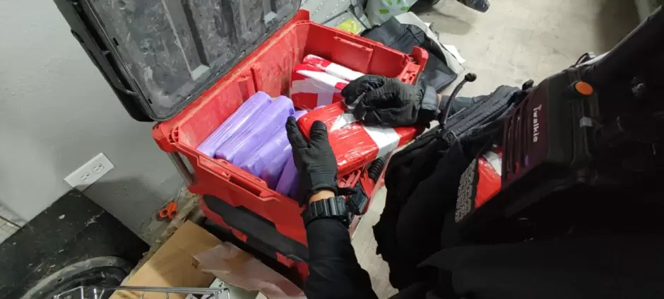 En cateo, FGR asegura coca�na, marihuana y cartuchos �tiles