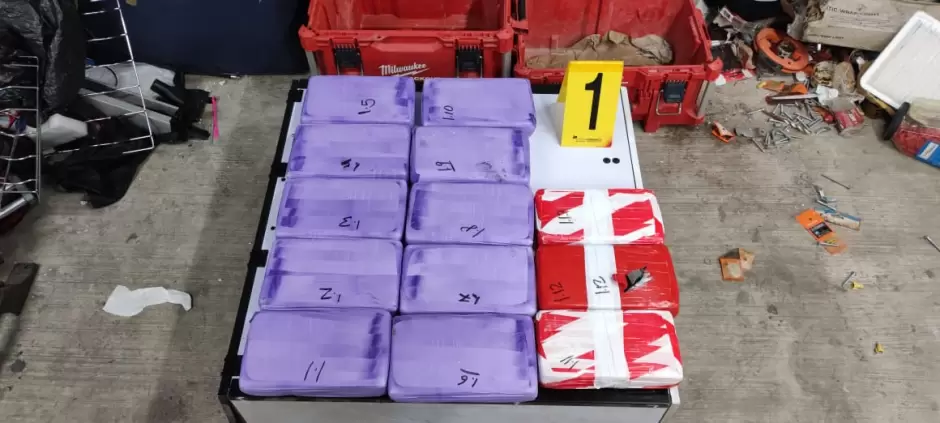 En cateo, FGR asegura coca�na, marihuana y cartuchos �tiles