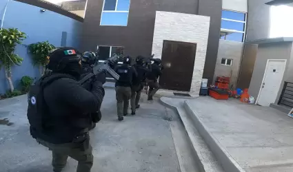 En cateo, FGR asegura coca�na, marihuana y cartuchos �tiles