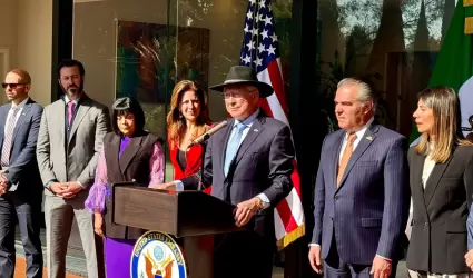 Apoyamos la integraci�n de Am�rica del Norte: Embajador Ken Salazar
