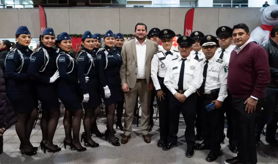 Es encendido �rbol navide�o en Palacio Municipal