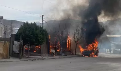 Veh�culo se incendi� frente a plantel educativo en fraccionamiento El Ni�o