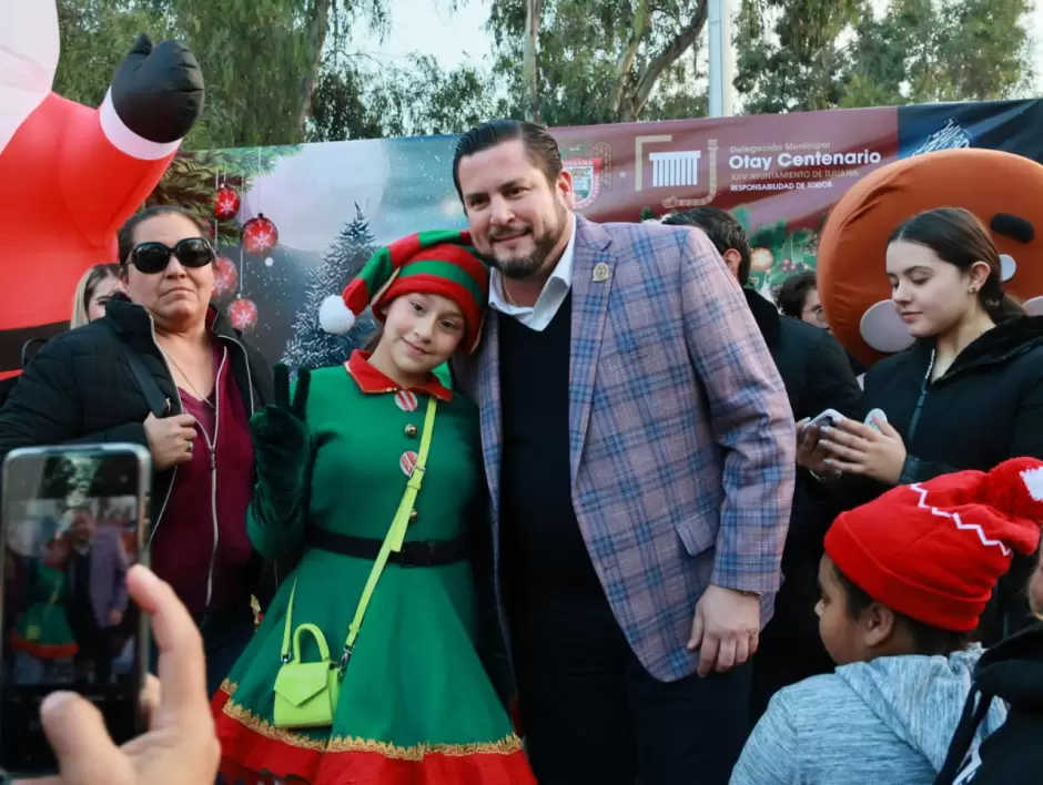 Convive presidente Ismael Burgue�o Ruiz con residentes de Otay Centenario en posada delegacional