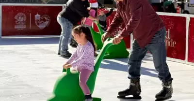 Pista de patinaje navide�a